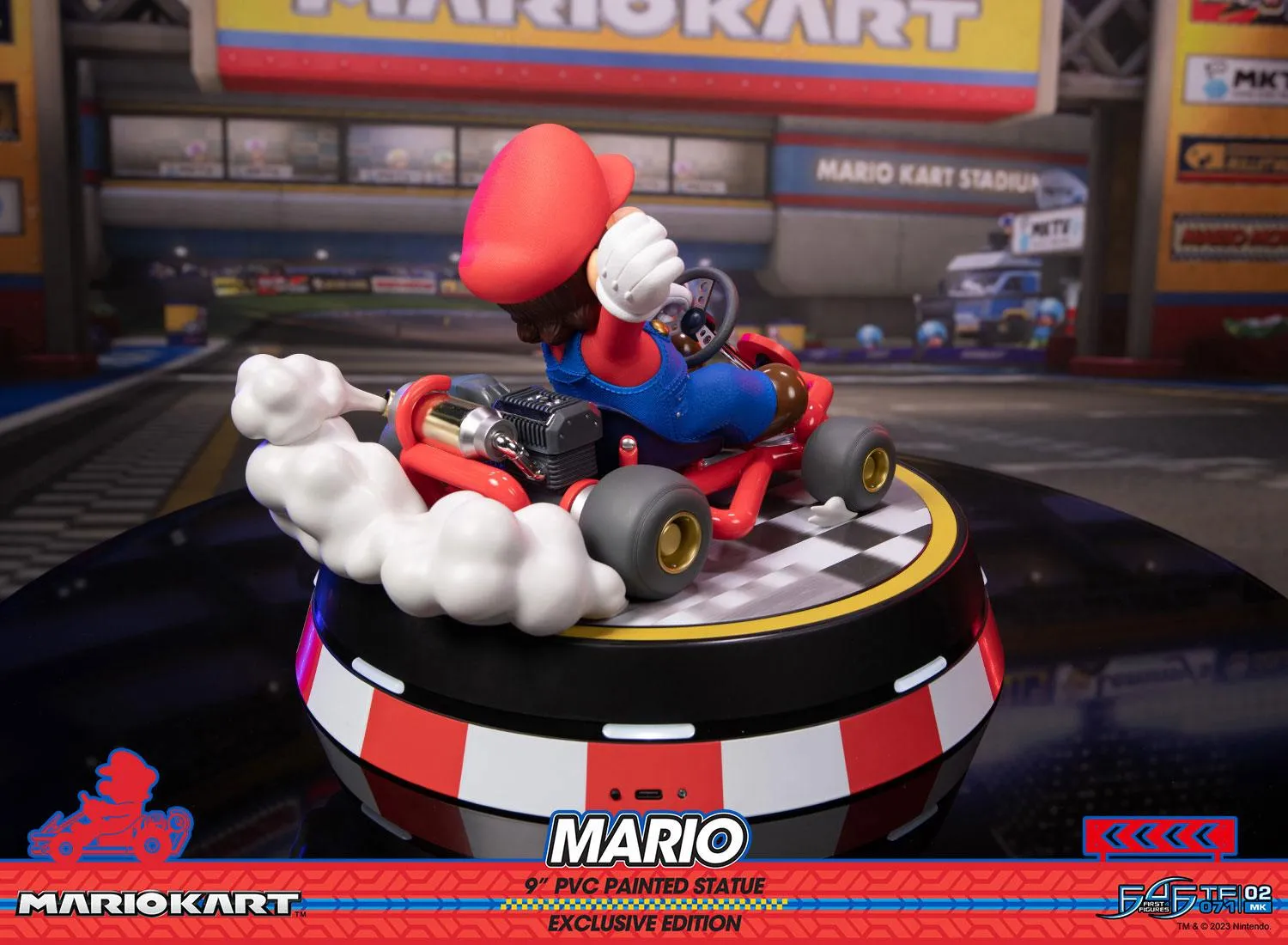 First 4 Figures Mario Kart Mario statueta Exclusive LED USB-C