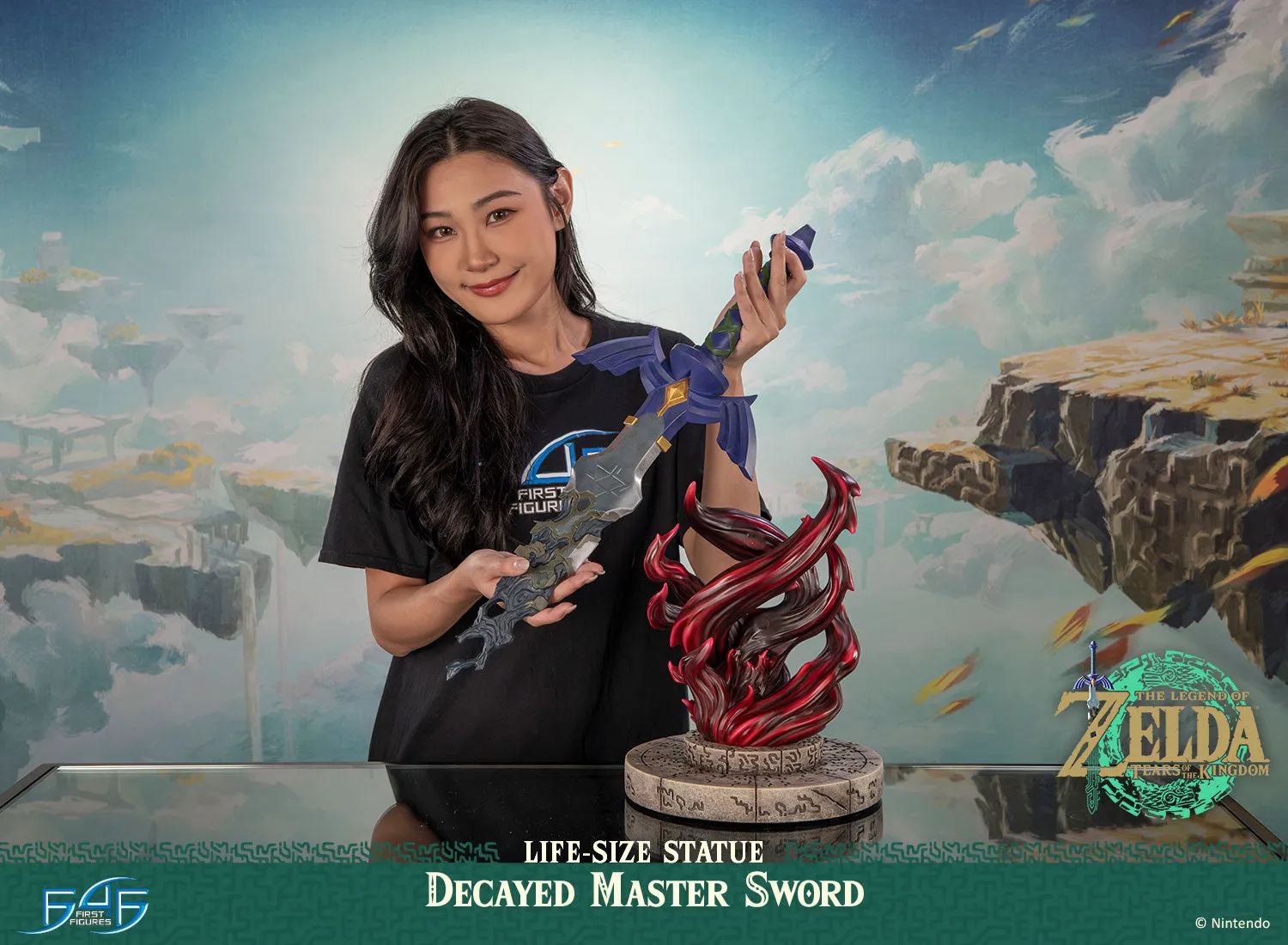 First 4 Figures Zelda Decayed Master Sword statuie life-size