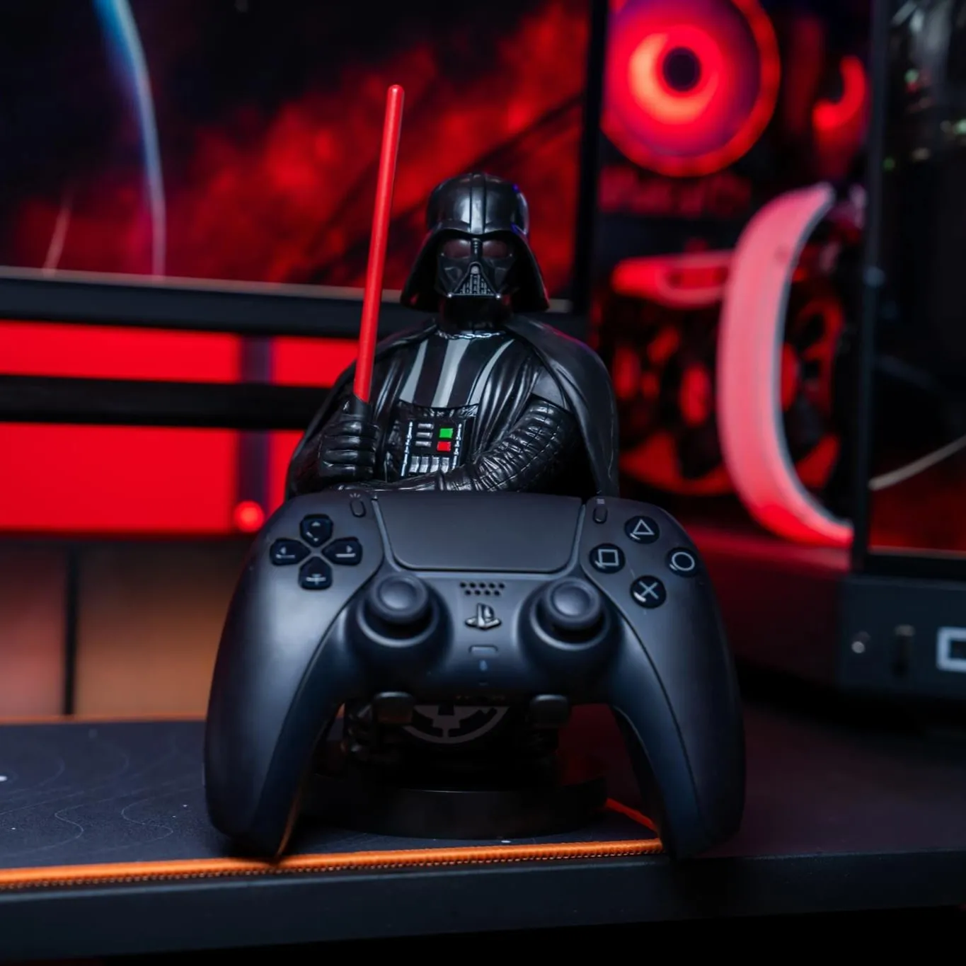 Exquisite Gaming Cable Guys Darth Vader suport controller birou