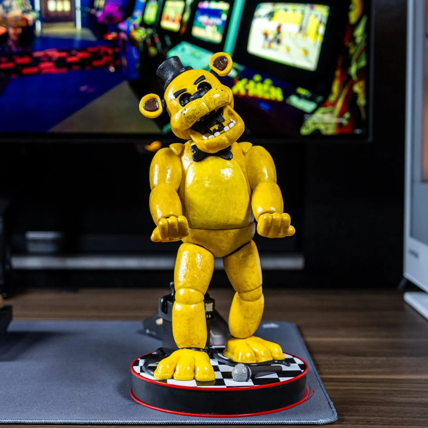 Exquisite Gaming Cable Guys XL Golden Freddy suport FNAF