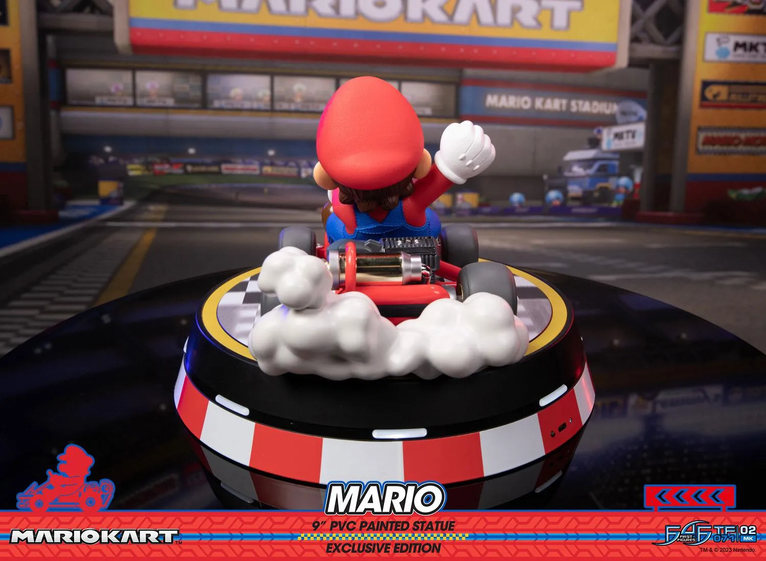 First 4 Figures Mario Kart Mario statueta Exclusive LED USB-C
