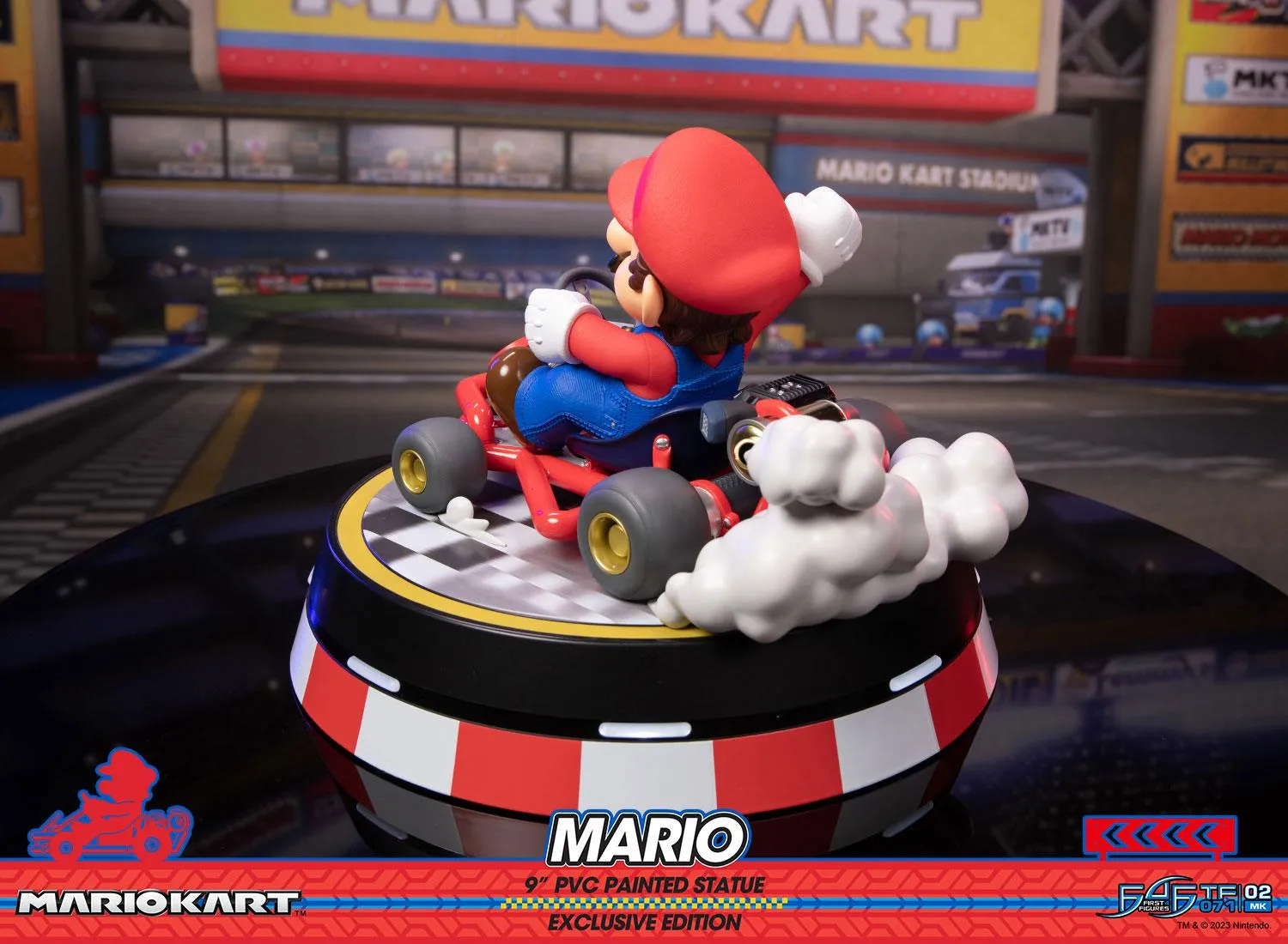 First 4 Figures Mario Kart Mario statueta Exclusive LED USB-C