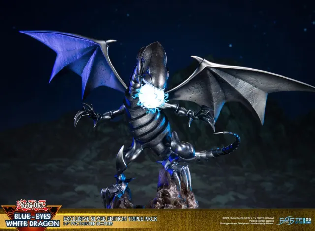 First 4 Figures Yu-Gi-Oh Blue-Eyes White Dragon statueta Triple Pack Silver LED