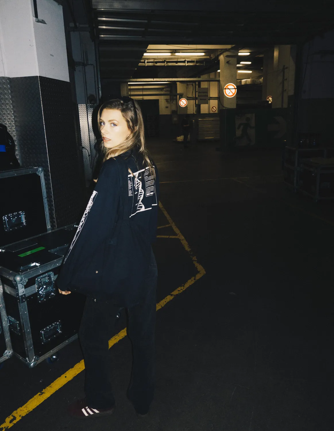 ESL BASEMENT DWE//ER bluza neagra maneca lunga